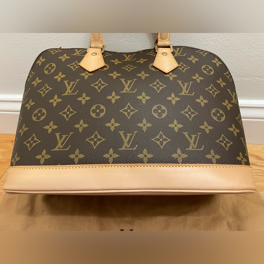 Louis Vuitton Alma monogram bag - Picture 3 of 11